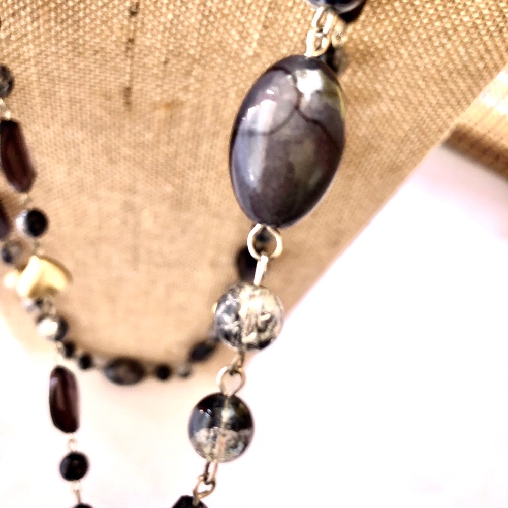 Single String Heart Charm Necklace - Picture 4 of 8